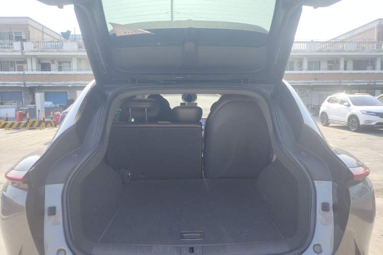 Used IM LS7 2023 100kWh Lux All-Wheel-Drive Version Trunk