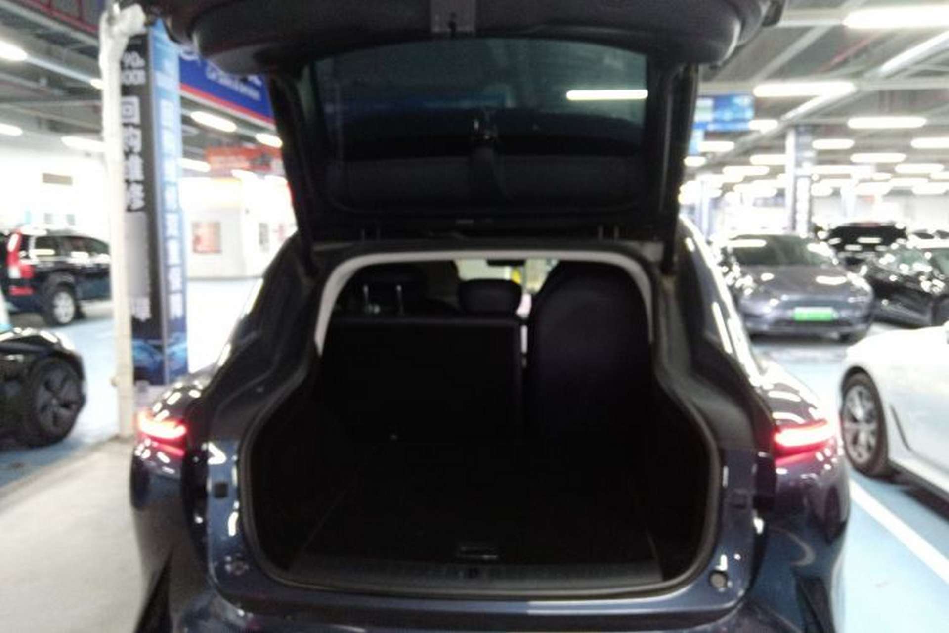 Used IM LS7 2023 100kWh Pro All-Wheel-Drive Version Trunk