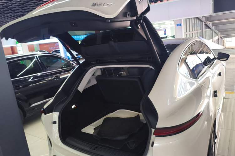 Used IM LS7 2023 90 kWh Elite Rear-Drive Version Trunk