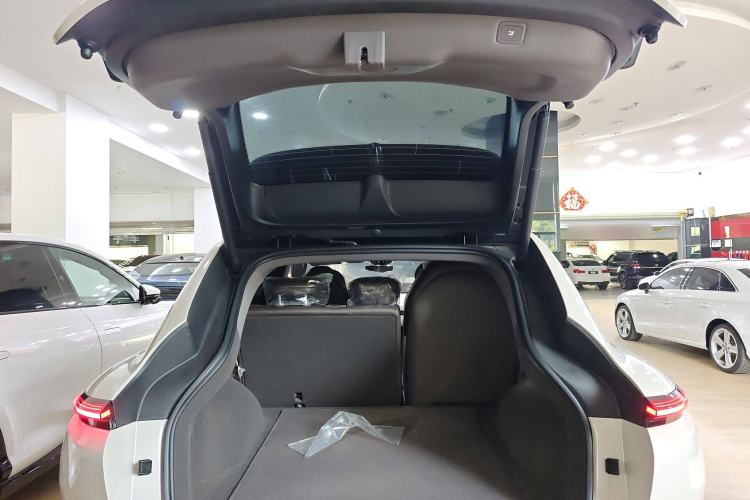 Used IM LS7 2023 90 kWh Elite All-Wheel-Drive Version Trunk