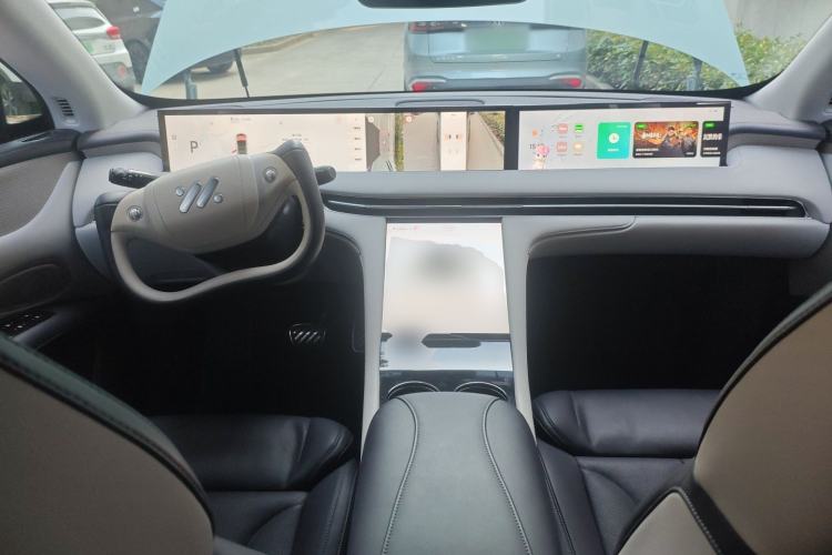 Used IM LS7 2023 90 kWh Elite Rear-Drive Version Center Console