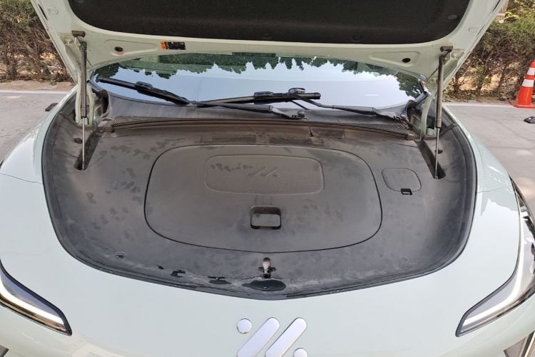 Used IM LS7 2023 100kWh Pro All-Wheel-Drive Version Engine Bay