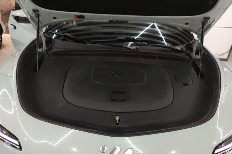 Used IM LS7 2023 90 kWh Elite Rear-Drive Version Engine Bay