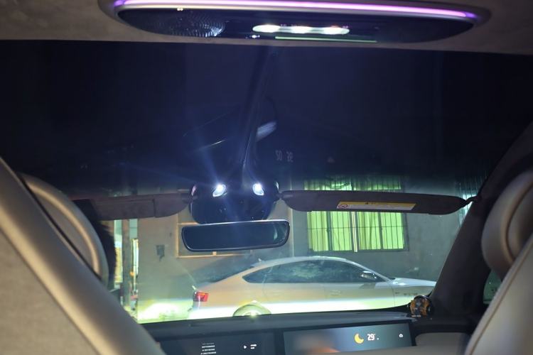 Used IM LS7 2023 100kWh Lux All-Wheel-Drive Version Headliner