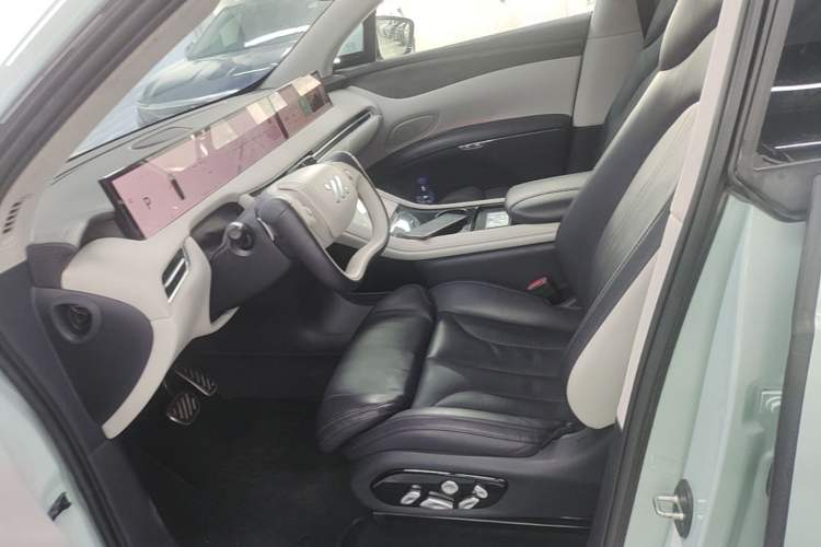 Used IM LS7 2023 100kWh Lux Rear-Drive Version Left Front Seat