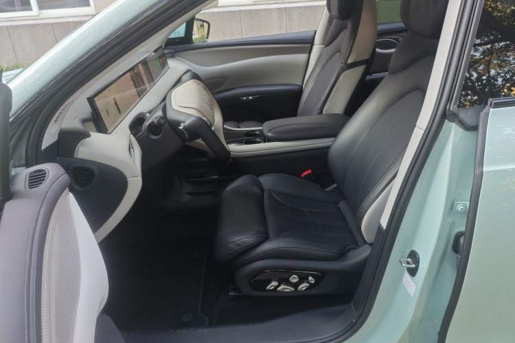 Used IM LS7 2023 90 kWh Elite Rear-Drive Version Left Front Seat