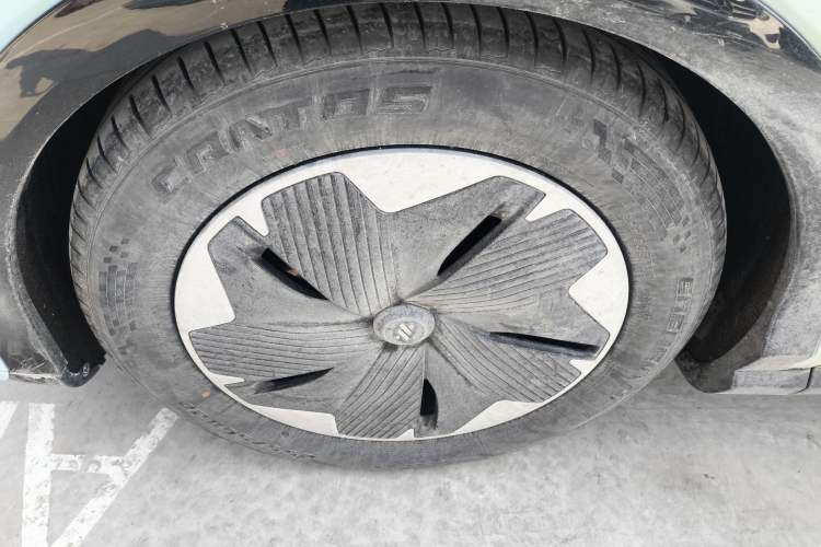 Used IM LS7 2023 90 kWh Elite Rear-Drive Version Left Front Wheel Hub