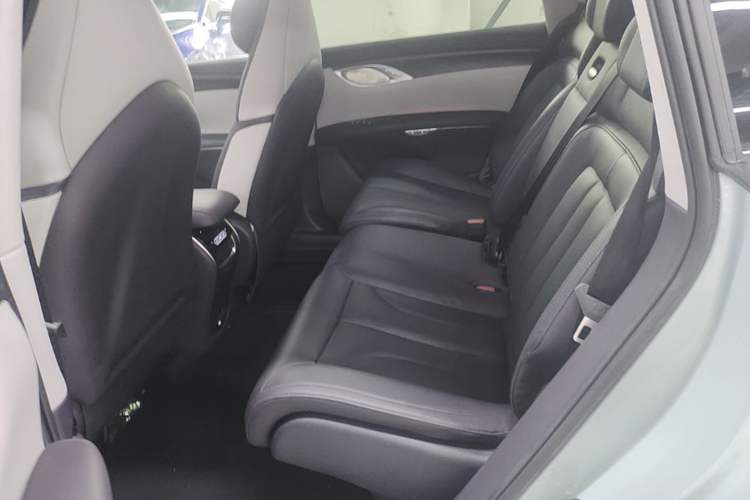 Used IM LS7 2023 100kWh Lux Rear-Drive Version Left Rear Seat