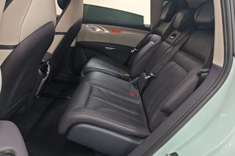 Used IM LS7 2023 90 kWh Elite Rear-Drive Version Left Rear Seat