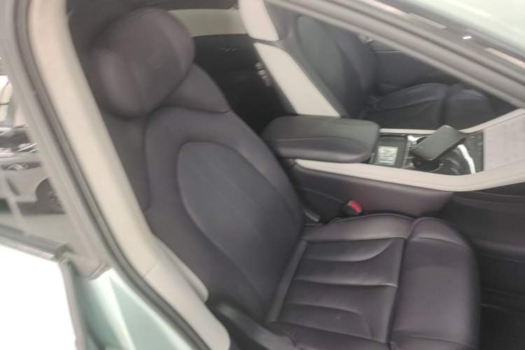 Used IM LS7 2023 100kWh Lux Rear-Drive Version Right Front Seat