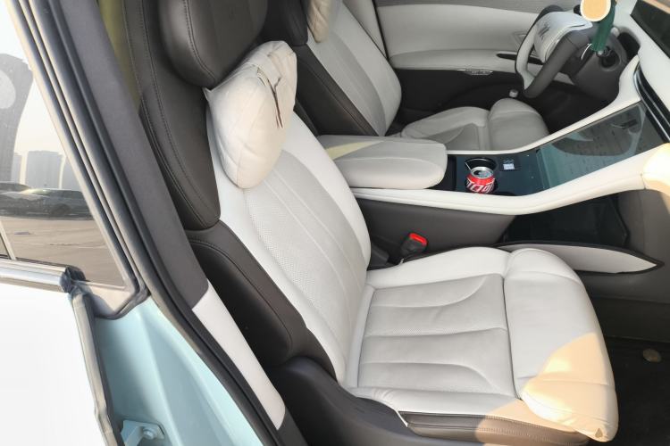 Used IM LS7 2023 90 kWh Elite Rear-Drive Version Right Front Seat