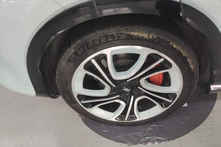 Used IM LS7 2023 100kWh Lux Rear-Drive Version Right Rear Wheel Hub