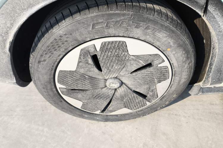 Used IM LS7 2023 90 kWh Elite Rear-Drive Version Right Rear Wheel Hub