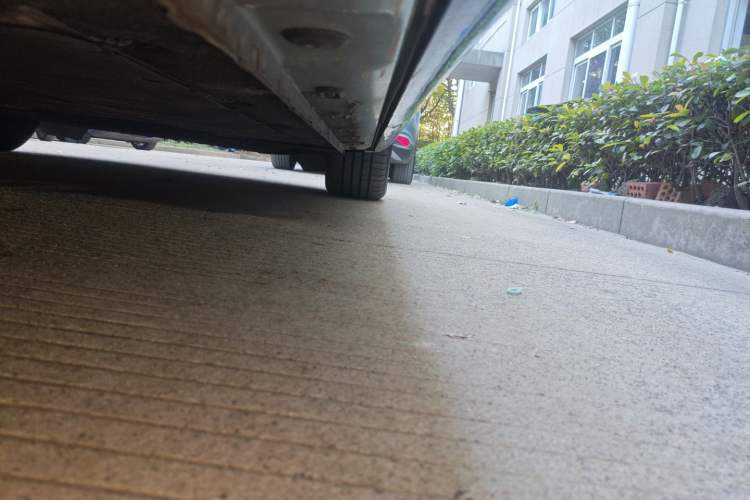 Used IM LS7 2023 90 kWh Elite Rear-Drive Version Right Side Sill