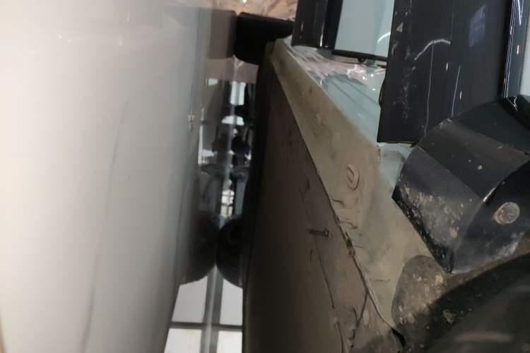 Used IM LS7 2023 90 kWh Elite Rear-Drive Version Right Side Sill