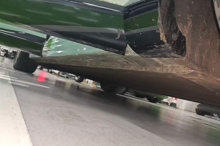 Used IM LS7 2023 90 kWh Elite Rear-Drive Version Right Side Sill