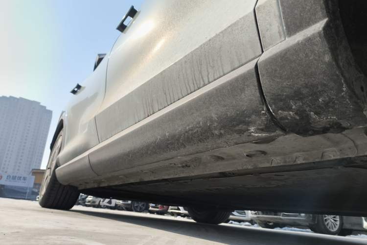 Used IM LS7 2023 90 kWh Elite Rear-Drive Version Right Side Sill