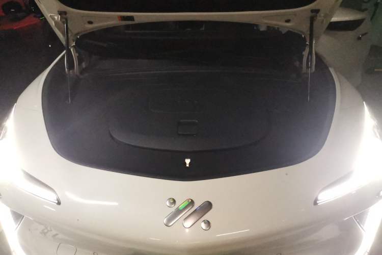 Used IM LS7 2023 90 kWh Elite Rear-Drive Version Engine Bay
