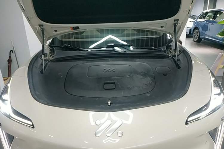 Used IM LS7 2023 90 kWh Elite Rear-Drive Version Engine Bay