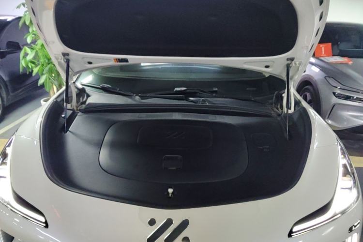 Used IM LS7 2023 90 kWh Elite Rear-Drive Version Engine Bay