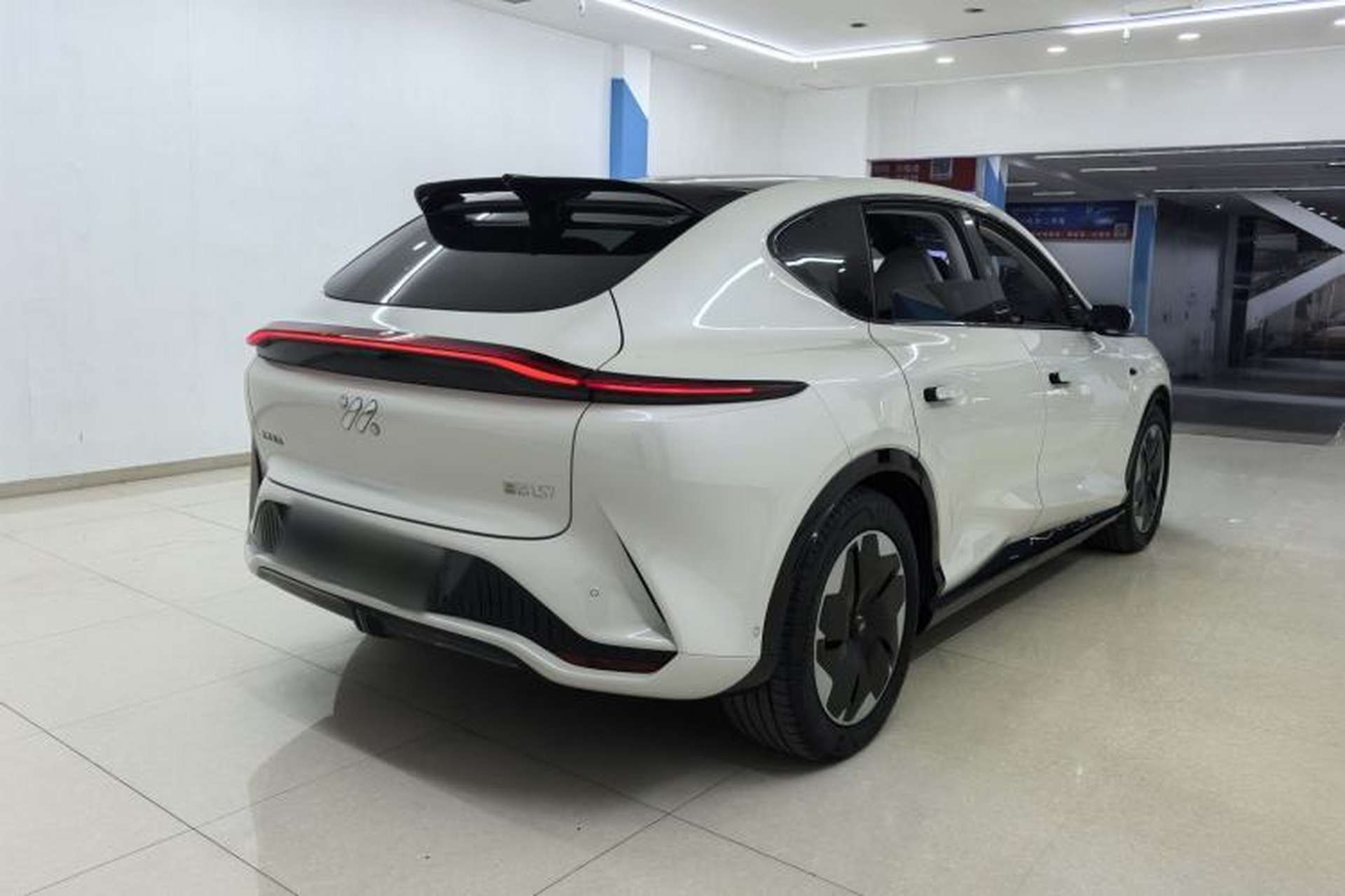 Used IM LS7 2023 90 kWh Elite Rear-Drive Version Exterior 2