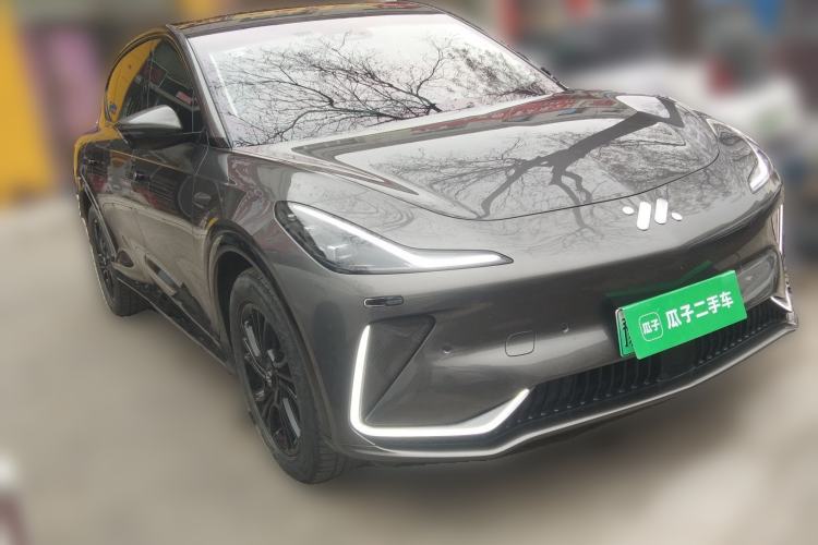 Used IM LS7 2023 100kWh Lux All-Wheel-Drive Version Front Right 45 Deg