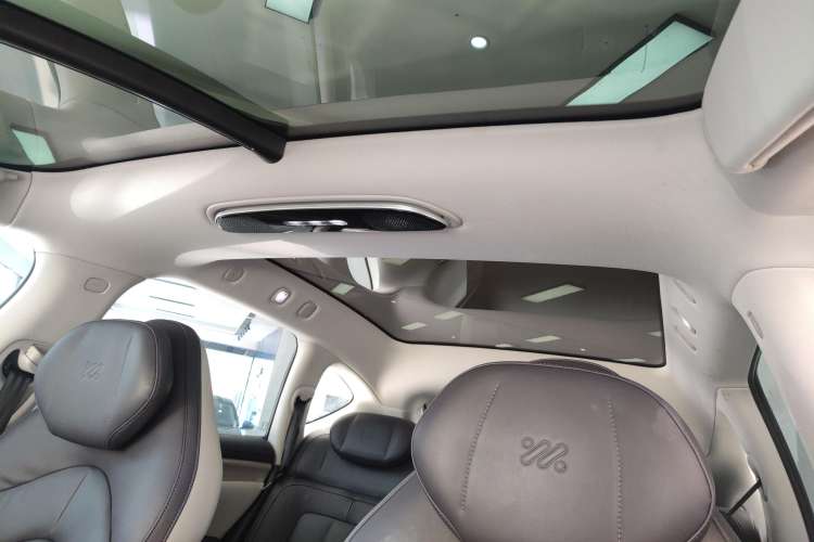 Used IM LS7 2023 77 kWh Urban Fit Rear-Wheel Drive Headliner