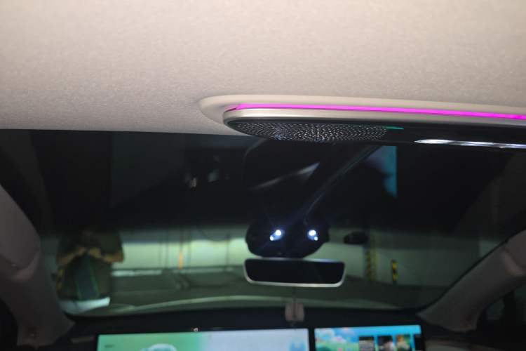 Used IM LS7 2023 90 kWh Elite Rear-Drive Version Headliner