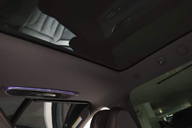 Used IM LS7 2023 100kWh Lux Rear-Drive Version Headliner