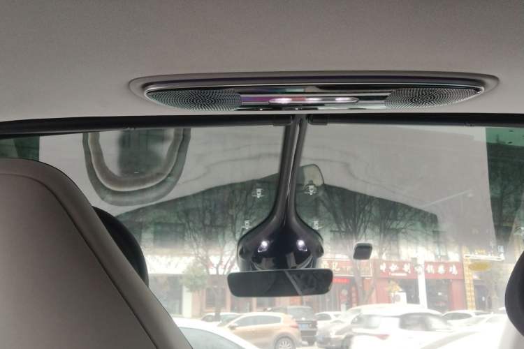 Used IM LS7 2023 100kWh Lux All-Wheel-Drive Version Headliner