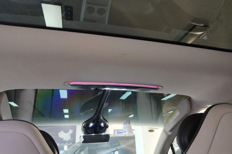 Used IM LS7 2023 77 kWh Urban Fit Rear-Wheel Drive Headliner