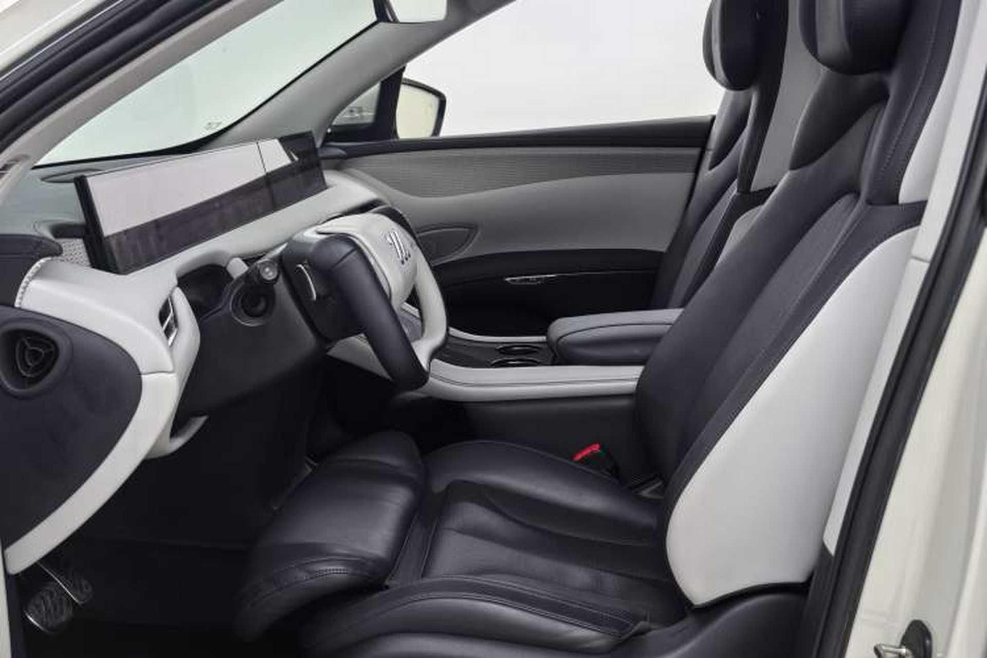 Used IM LS7 2023 90 kWh Elite Rear-Drive Version Interior 1