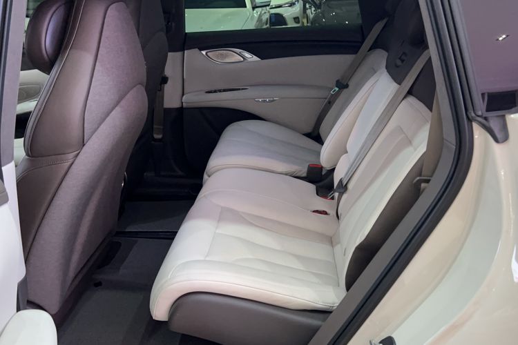 Used IM LS7 2023 100kWh Lux Rear-Drive Version Interior 1