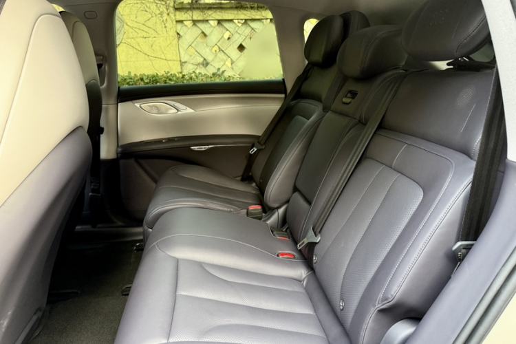Used IM LS7 2023 90 kWh Elite Rear-Drive Version Interior 1