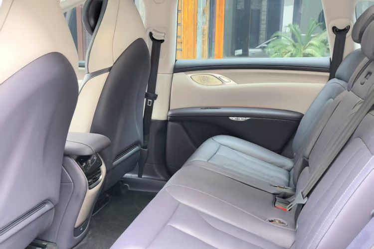 Used IM LS7 2023 77 kWh Urban Fit Rear-Wheel Drive Interior 2