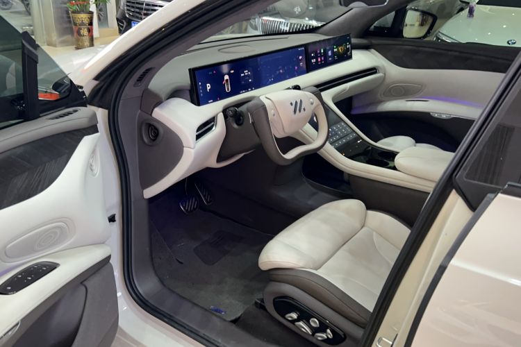 Used IM LS7 2023 100kWh Lux Rear-Drive Version Interior 2
