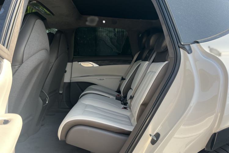 Used IM LS7 2023 100kWh Lux All-Wheel-Drive Version Interior 3