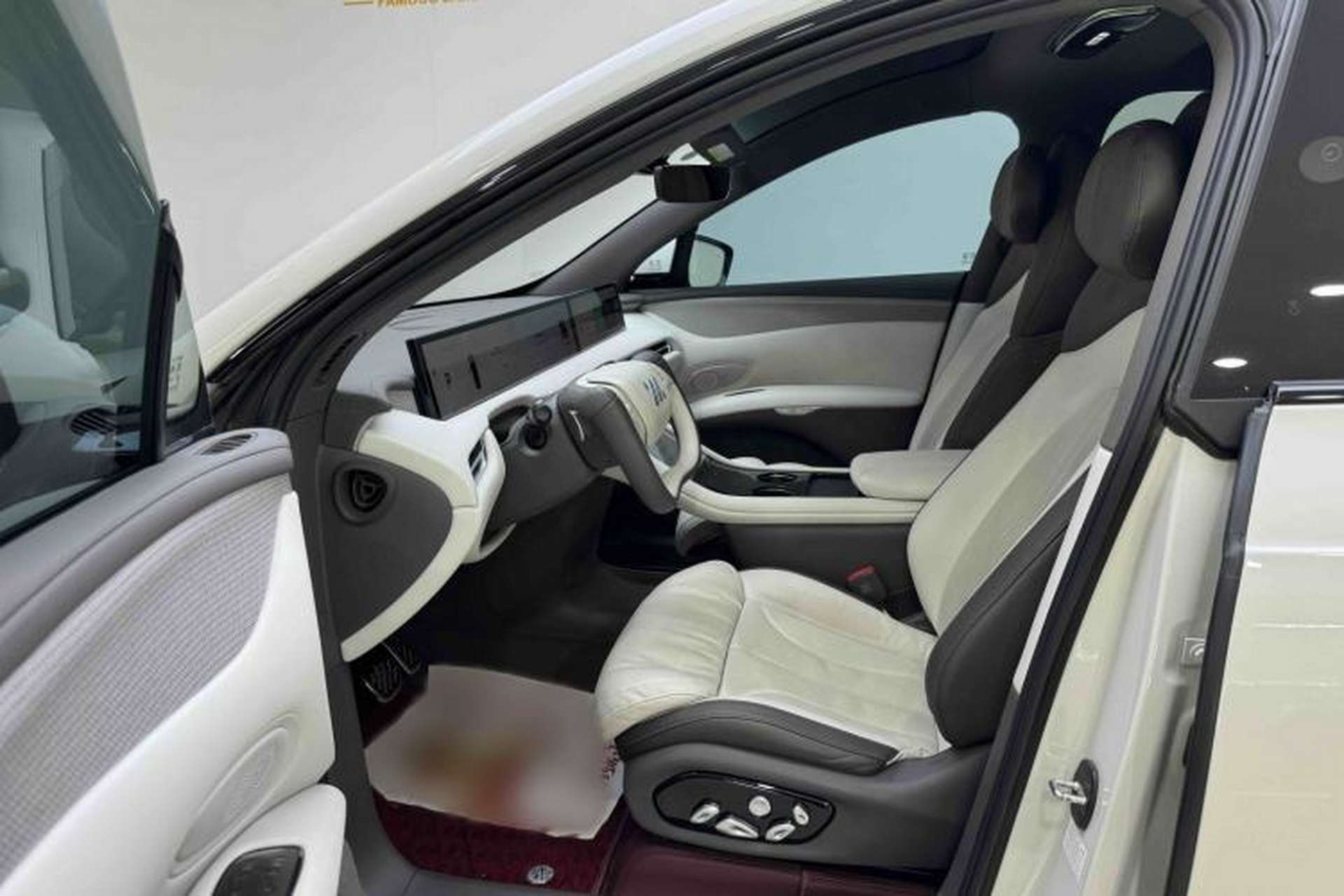 Used IM LS7 2023 90 kWh Elite Rear-Drive Version Interior 4