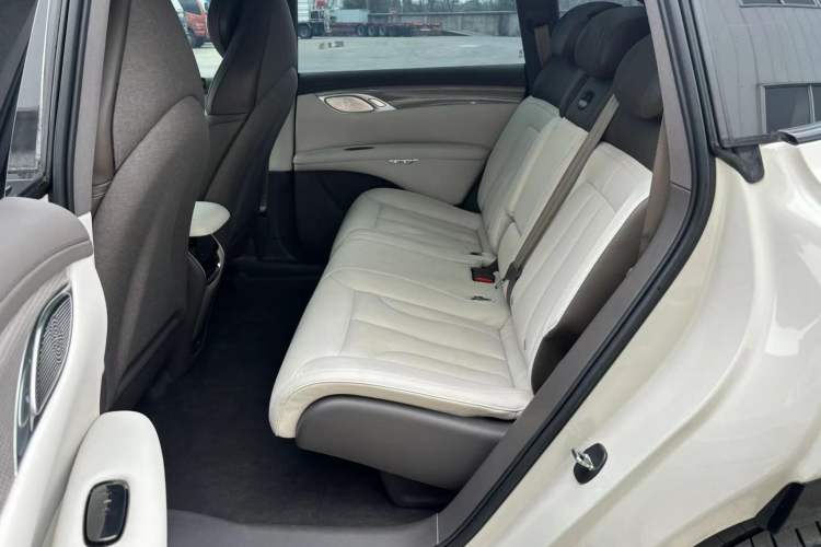 Used IM LS7 2023 77 kWh Urban Fit Rear-Wheel Drive Interior 5