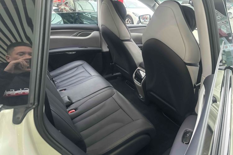 Used IM LS7 2023 77 kWh Urban Fit Rear-Wheel Drive Interior 8