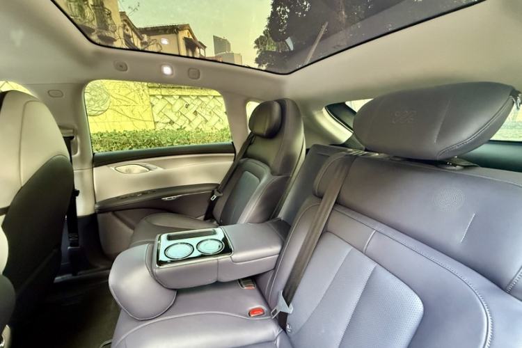 Used IM LS7 2023 90 kWh Elite Rear-Drive Version Interior 8