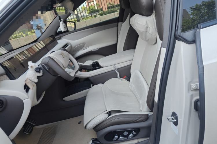 Used IM LS7 2023 90 kWh Elite Rear-Drive Version Left Front Seat