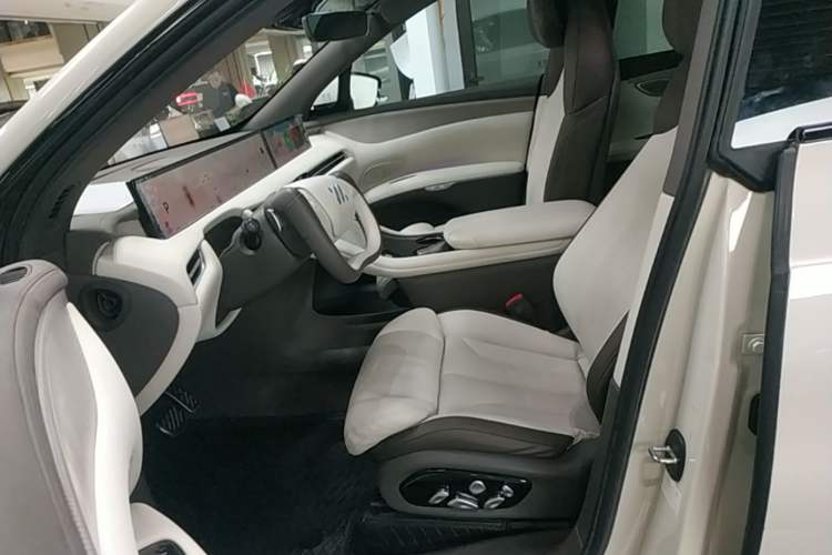 Used IM LS7 2023 90 kWh Elite Rear-Drive Version Left Front Seat