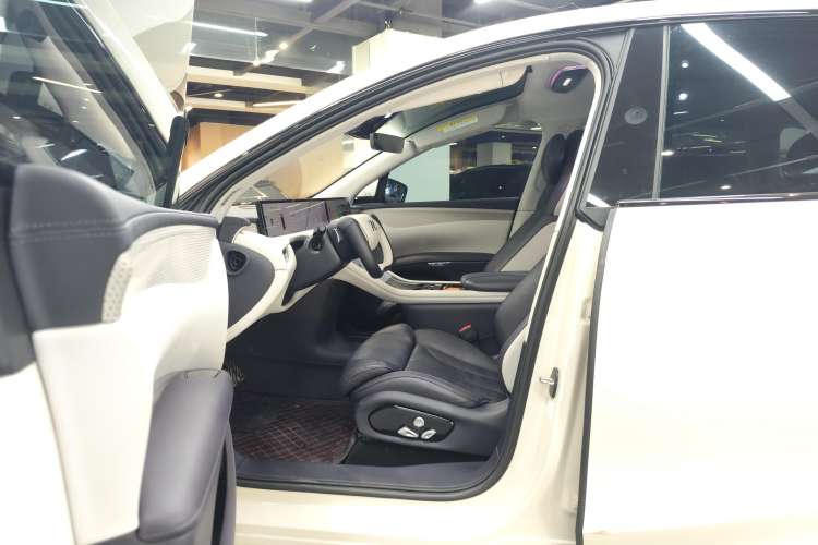 Used IM LS7 2023 77 kWh Urban Fit Rear-Wheel Drive Left Front Seat