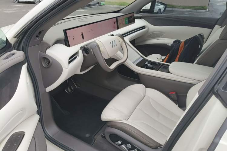 Used IM LS7 2023 90 kWh Elite Rear-Drive Version Left Front Seat