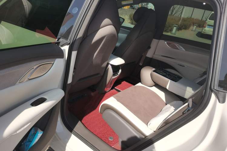 Used IM LS7 2023 90 kWh Elite Rear-Drive Version Left Rear Seat