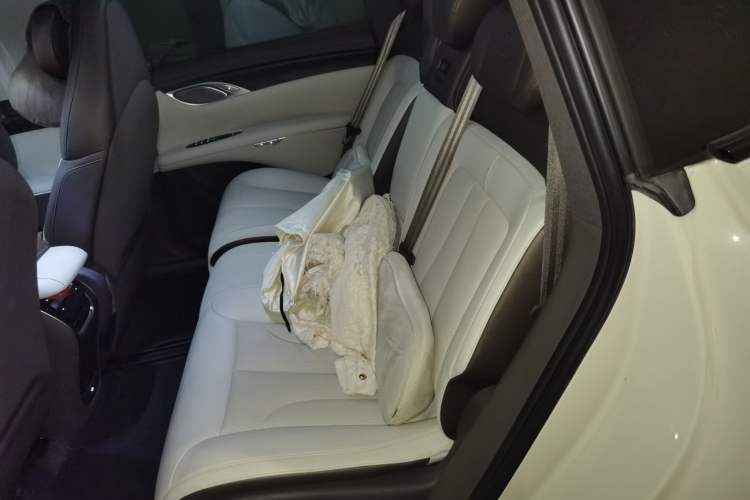 Used IM LS7 2023 90 kWh Elite Rear-Drive Version Left Rear Seat