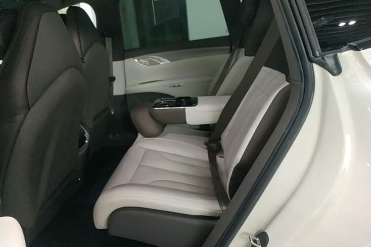 Used IM LS7 2023 90 kWh Elite Rear-Drive Version Left Rear Seat