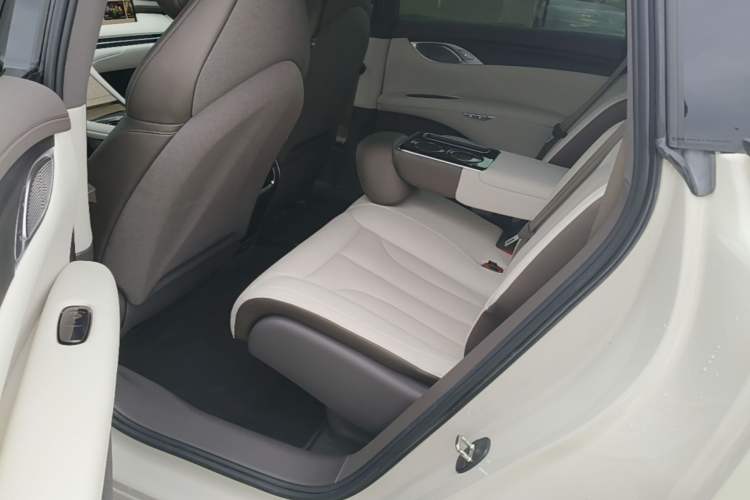 Used IM LS7 2023 90 kWh Elite Rear-Drive Version Left Rear Seat
