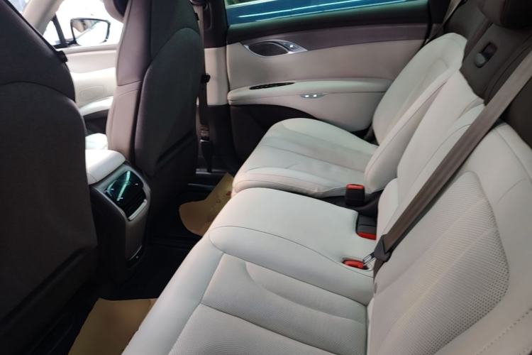 Used IM LS7 2023 90 kWh Elite All-Wheel-Drive Version Left Rear Seat